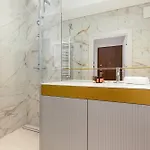 Mennica By Renters Prestige Lägenhet
