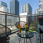 Mennica By Renters Prestige Lägenhet