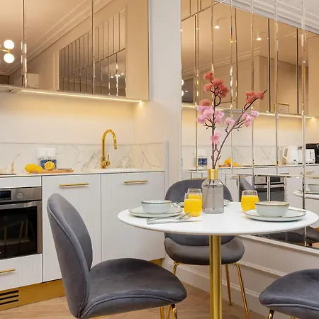 Mennica By Renters Prestige Lejlighed *