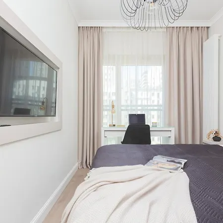 Mennica By Renters Prestige Lejlighed