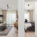 Apartment Mennica By Renters Prestige Warschau