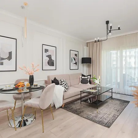 Apartment Mennica By Renters Prestige